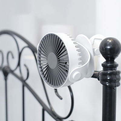 พัดลม USB แบบพกพาแบตเตอรี่ 2000mAh BLDC พัดลมตั้งโต๊ะ 360 องศา