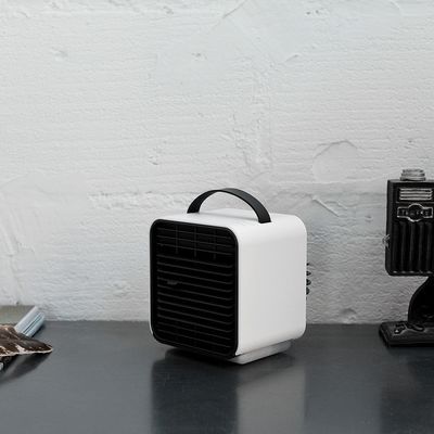 พัดลมไอเย็นแบบใช้มือถือแบบชาร์จไฟได้แบตเตอรี่ 150 มล. พัดลมไอเย็นแบบสเปรย์น้ำ